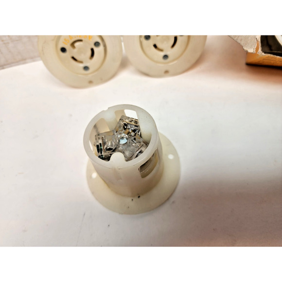 Lot of 2 Hubbell HBL4715C Flanged Nlyon Twist-Lock 2 Pole 3 Wire 15A 125V - Picture 7 of 9